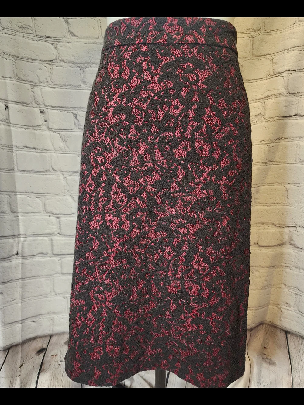 Michael Kors Black & Red Lace-Effect Pencil Skirt